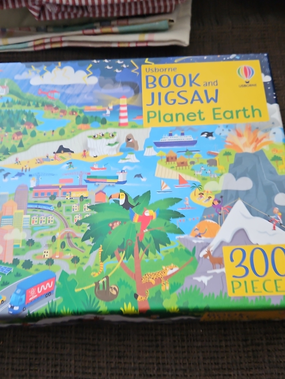 Usborne Book And Jigsaw Planet, Earth 300 Pieces